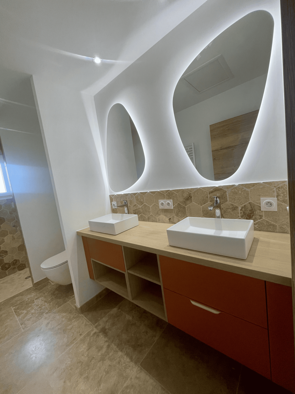 Design et caractère au cœur de cette salle de bain