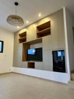 Meuble TV sur mesure alliant fonctionnalité et esthétique (2)