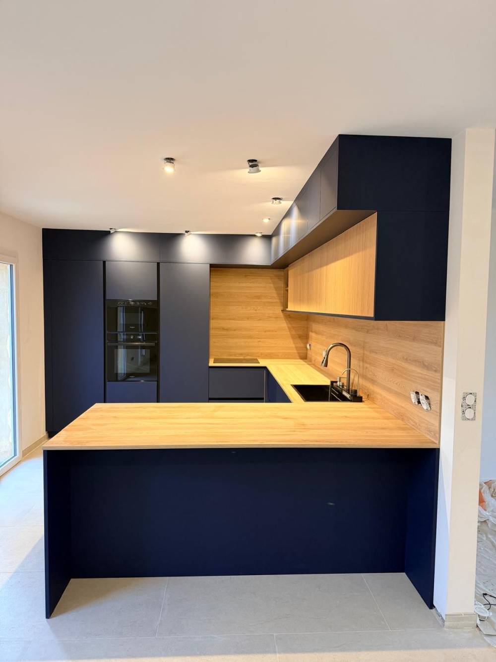 cuisine bleu profond